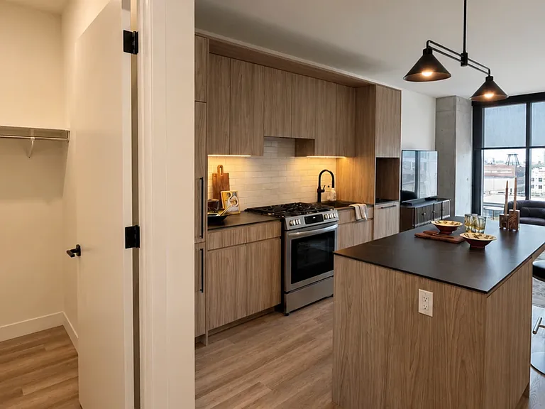 1352 W Lake St #1404 — Photo 2