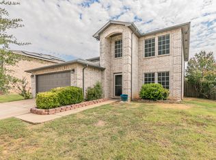 8405 Shining Waters Ln, Arlington, TX 76002