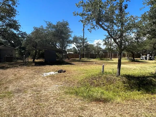 95 Holly Dr, Rockport, TX 78382
