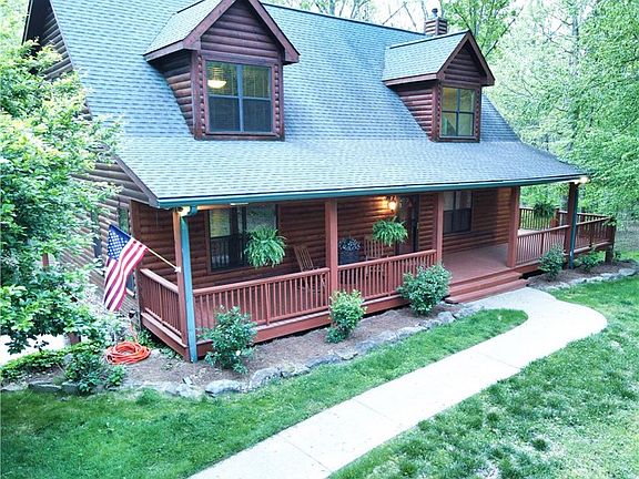 2nd image of 124 S Stewart Ln