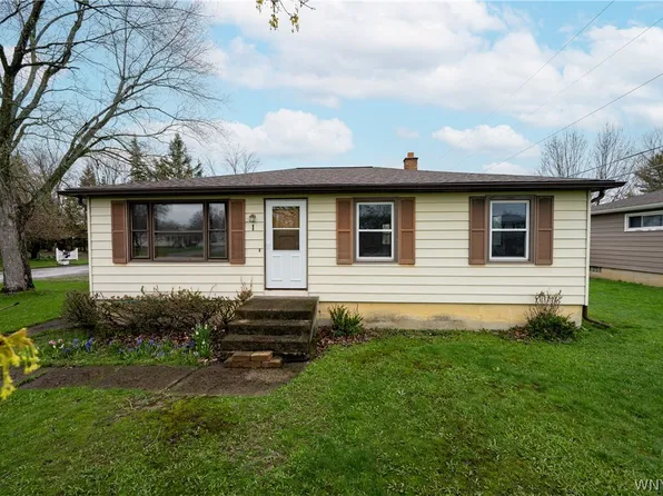 1 Ridgewood Dr, Orchard Park, NY 14127