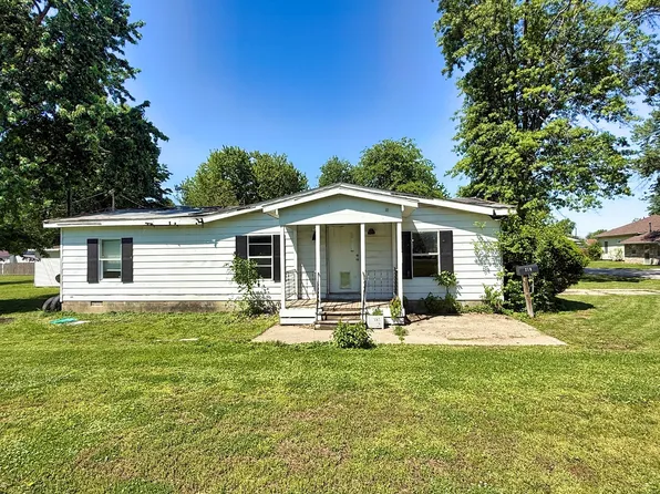 210 Park Ave, Flora, IL 62839