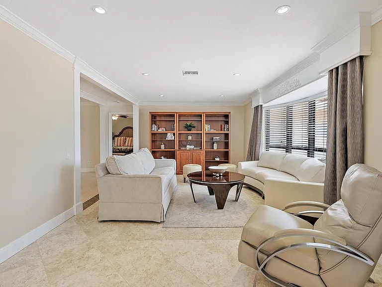 16 Thurston Dr — Photo 16