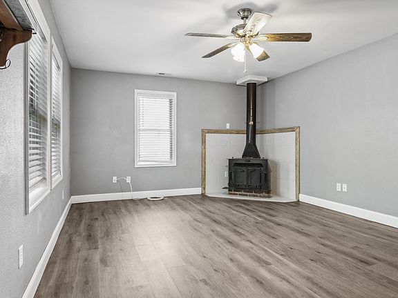 5th image of 409 Goosley Rd