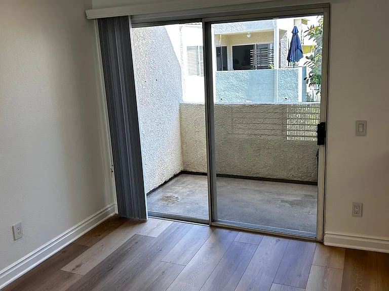 5455 Sylmar Ave #205 — Photo 14