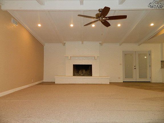 4th image of 303 Chris Dr