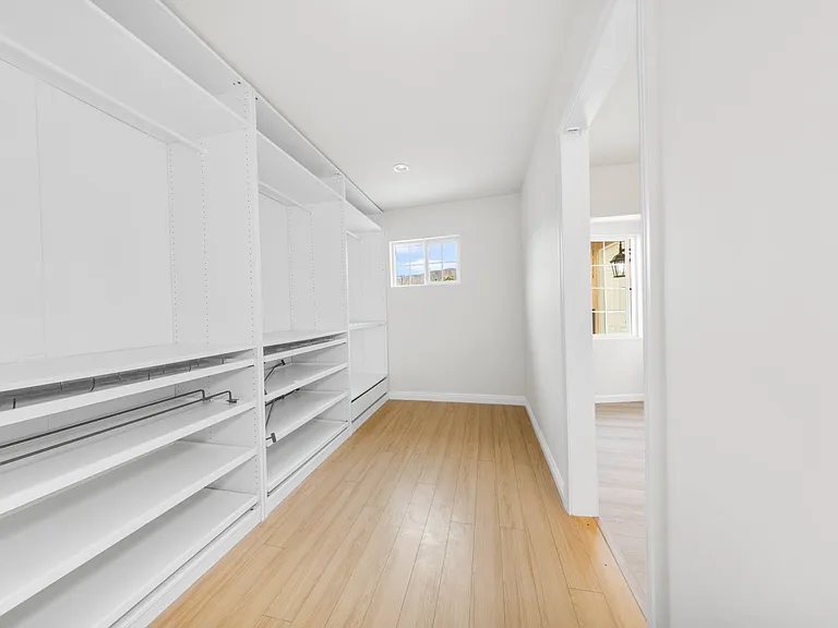 10554 Plainview Ave — Photo 41