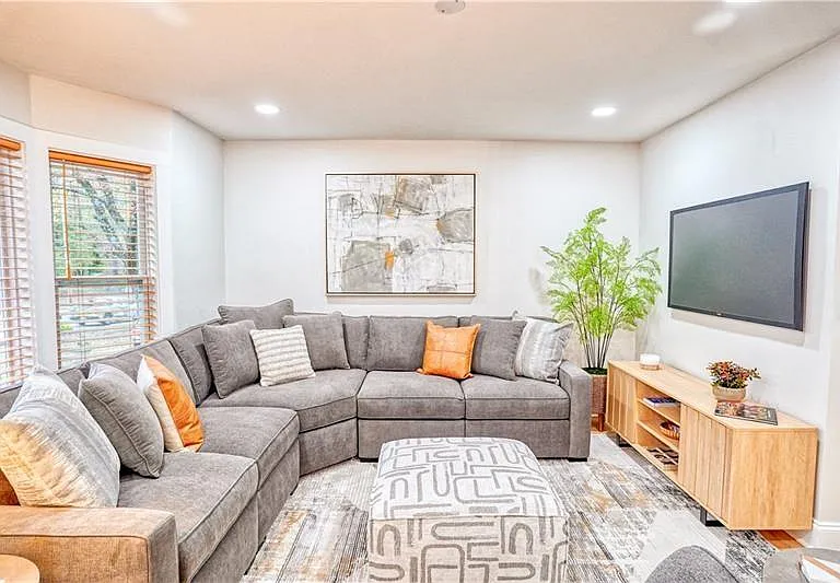 2250 Dodson Dr — Photo 4