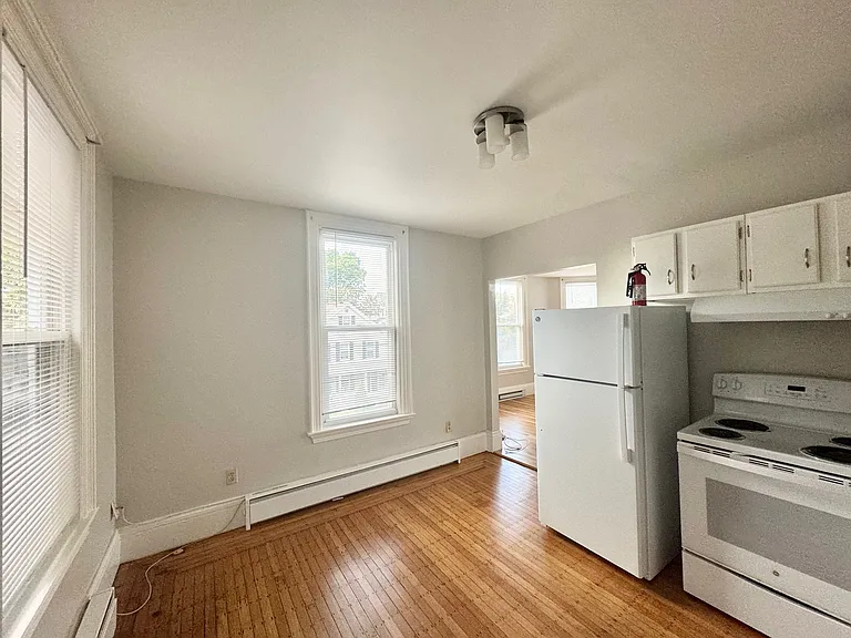 14 Chestnut St #3 — Photo 3