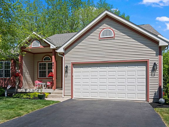 2nd image of 861 Prairie Ridge Dr