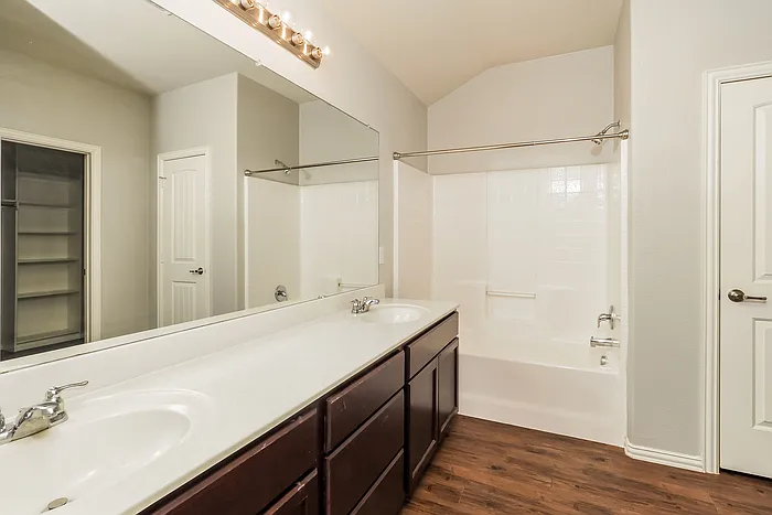300 Windmill Ct — Photo 12