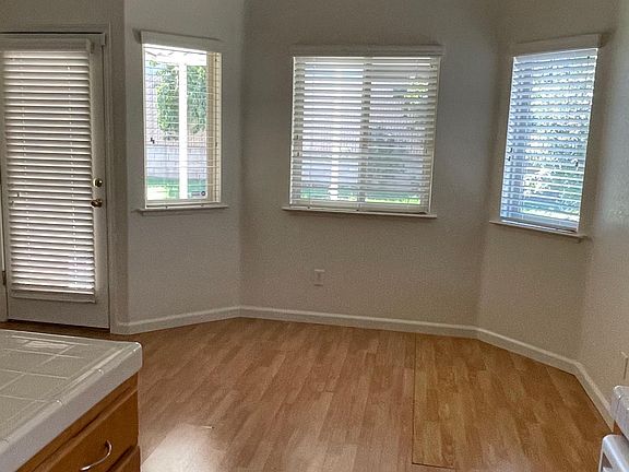 4th image of 2969 E Cromwell Ave