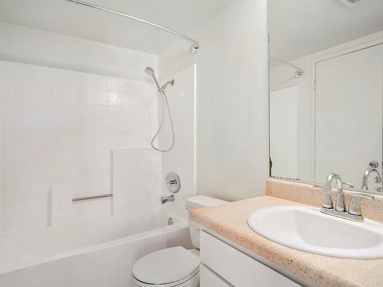 220 W Truslow Ave — Photo 27