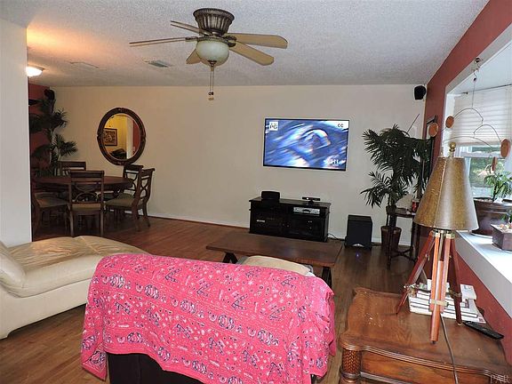 4th image of 961 Brookview Cir