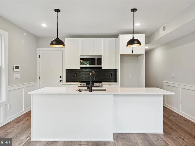 3401 Hamilton St #6 — Photo 9