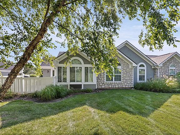 2nd image of 7135 Meadowsweet Ln