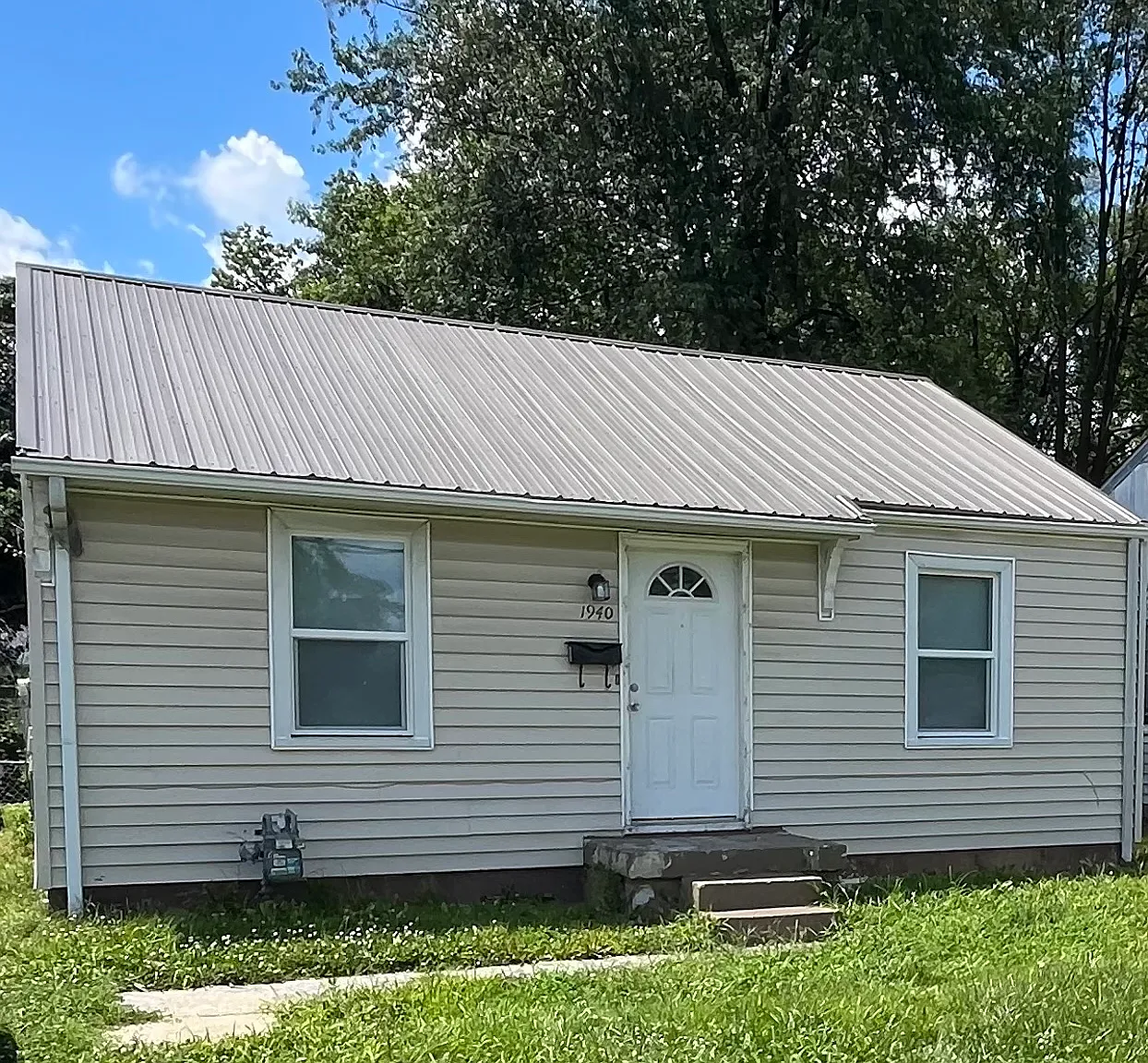 2 bed, 700 sqft, $995 — Photo 1