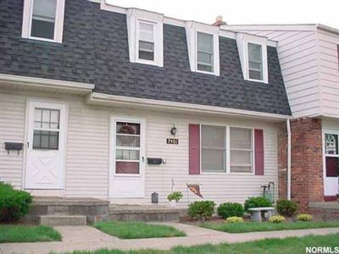 Updated Townhouse Condo!