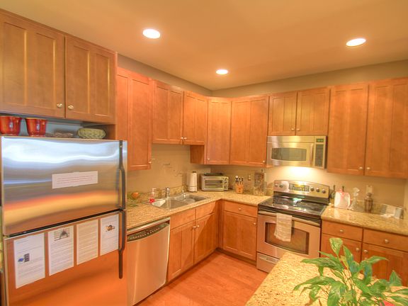 5th image of 1950 N Logan St APT 305
