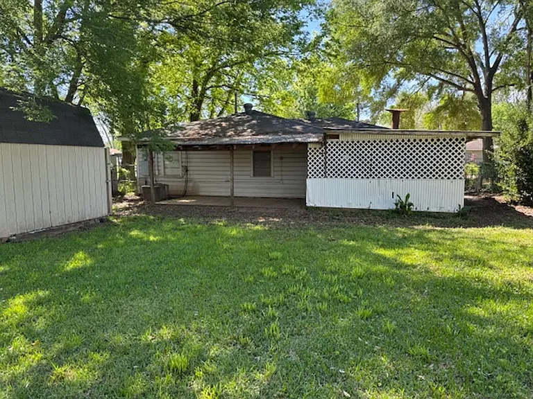 1711 San Saba St — Photo 2