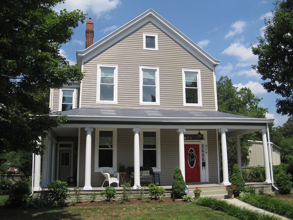 1st image of 319 W 32nd St