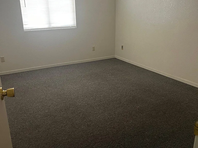 220 N Jones St #4 — Photo 3