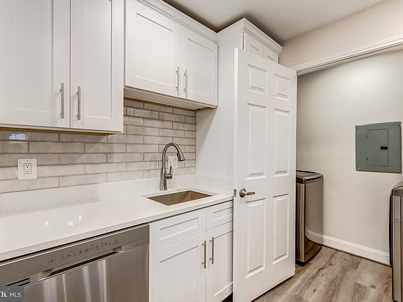 3rd image of 1523 Lincoln Way #311