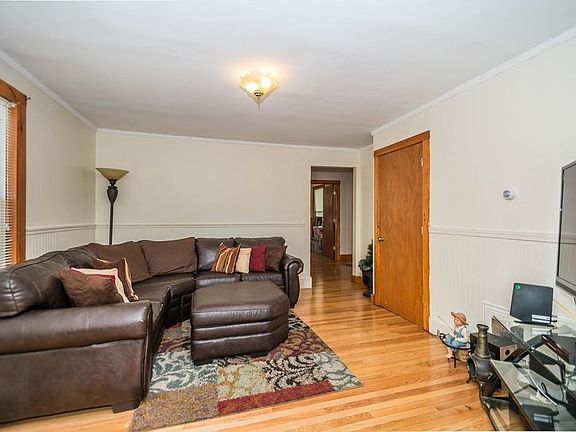 5th image of 84 Lawton Ave