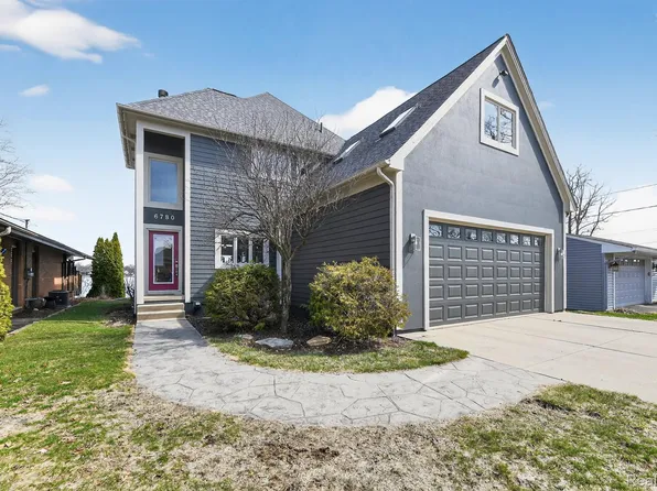 6780 Desmond Rd, Waterford, MI 48329