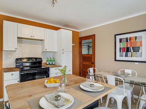 Eat-in Kitchen