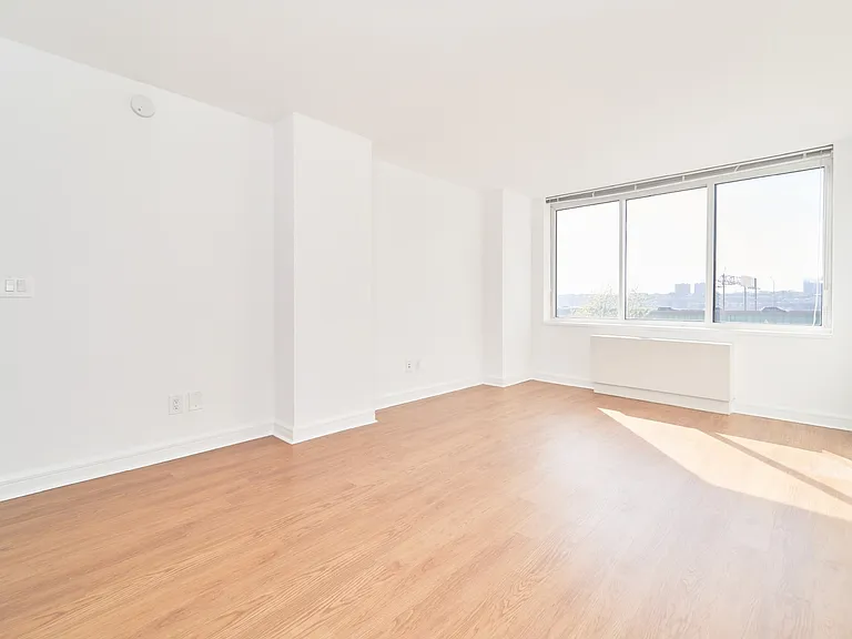 140 Riverside Blvd #417 — Photo 5