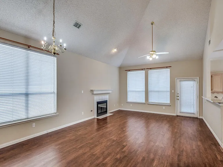 3949 Windford Dr — Photo 4