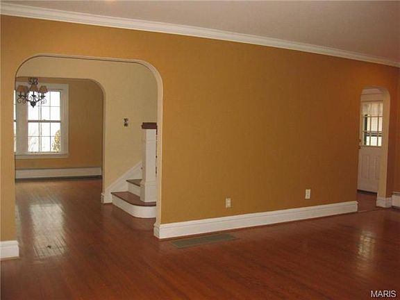 3rd image of 516 E Jefferson Ave