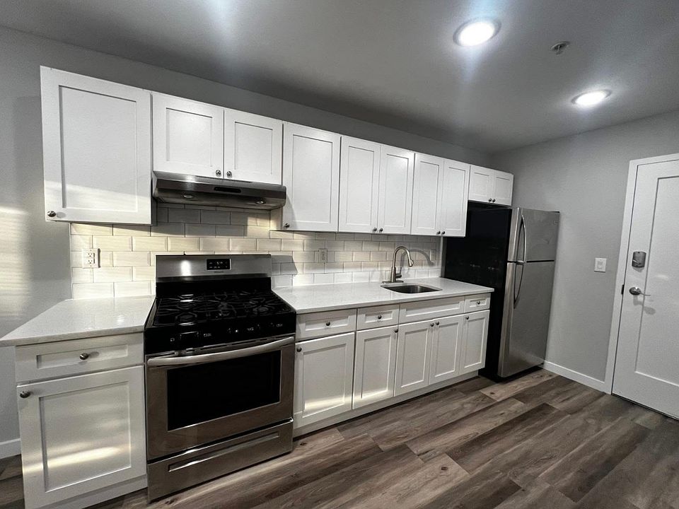 2nd image of 188 Lafayette St #319