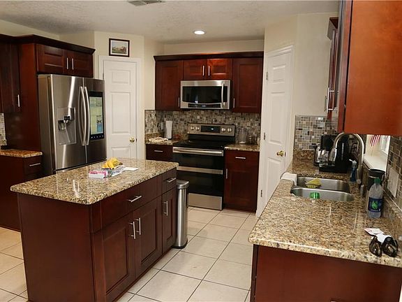 4th image of 129 Carlisle Ct