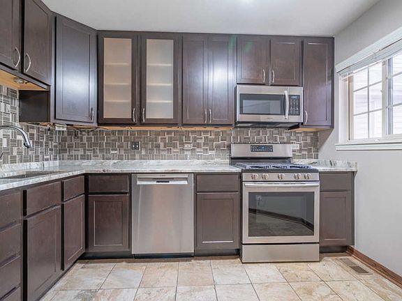 4th image of 1539 N Saint Marks Pl #1539