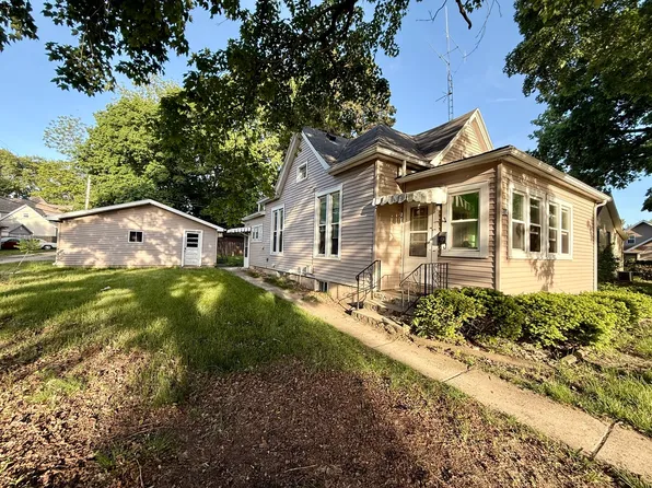 314 S Quincy St, Clinton, IL 61727