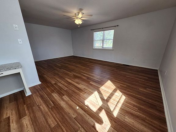 5th image of 900 W 16th St #900
