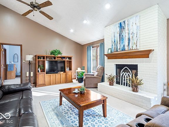2nd image of 8431 Lockwood Ln