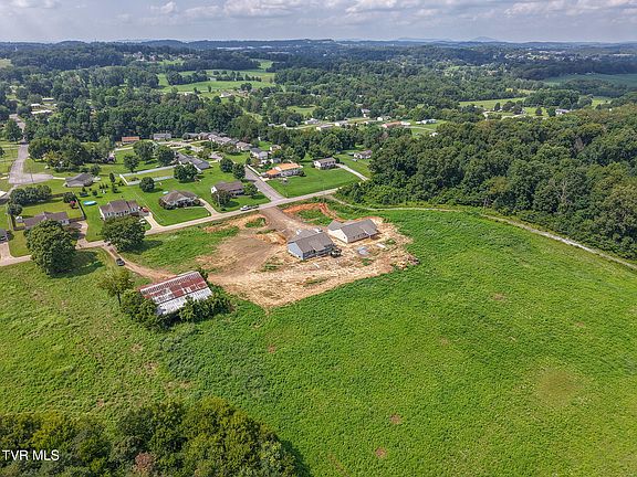 2nd image of 470 Pinto Rd
