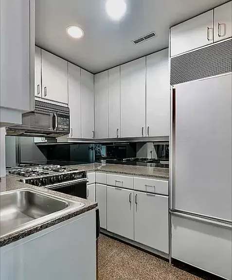 58 W 58th St #33B2 — Photo 6
