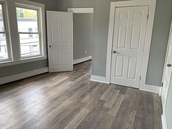 5th image of 39 Oakland Ave Suite 3