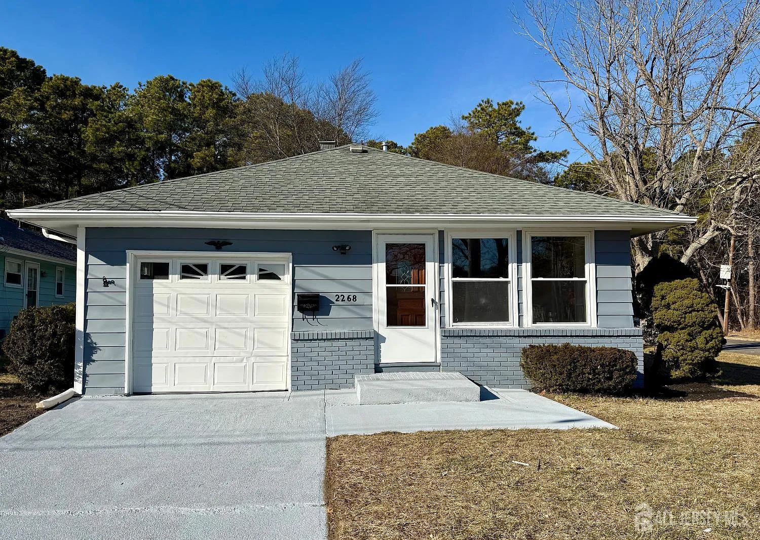 2268 Mount Hood Ln photo 1