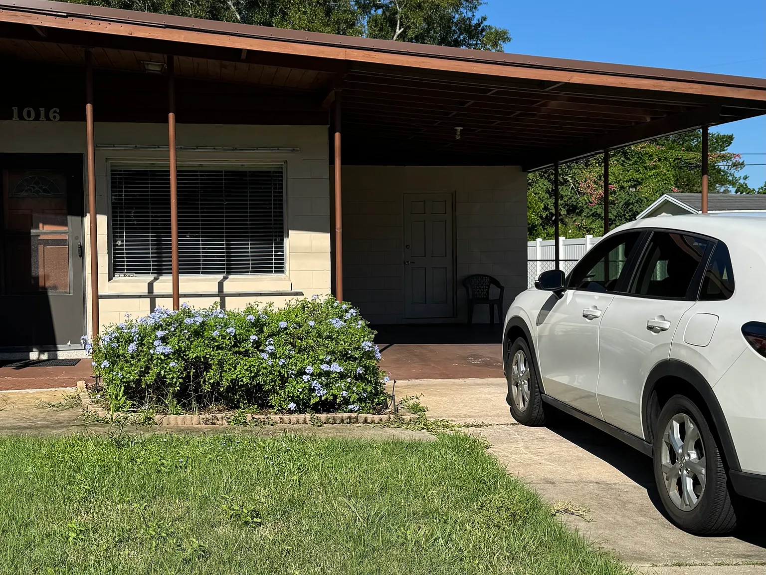 3 bed, 914 sqft, $1,700 — Photo 2