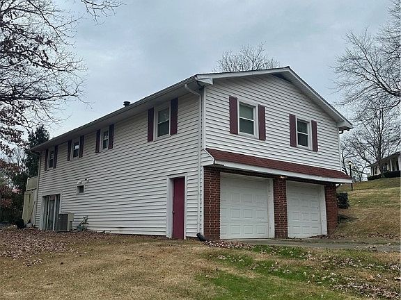 4th image of 1929 Maple Dr