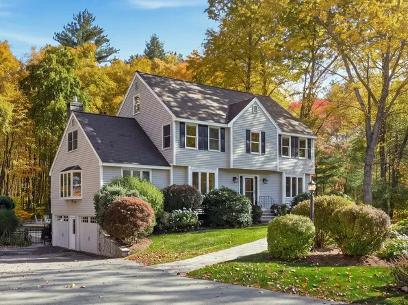 7 Country Lake Rd, Methuen, MA 01844