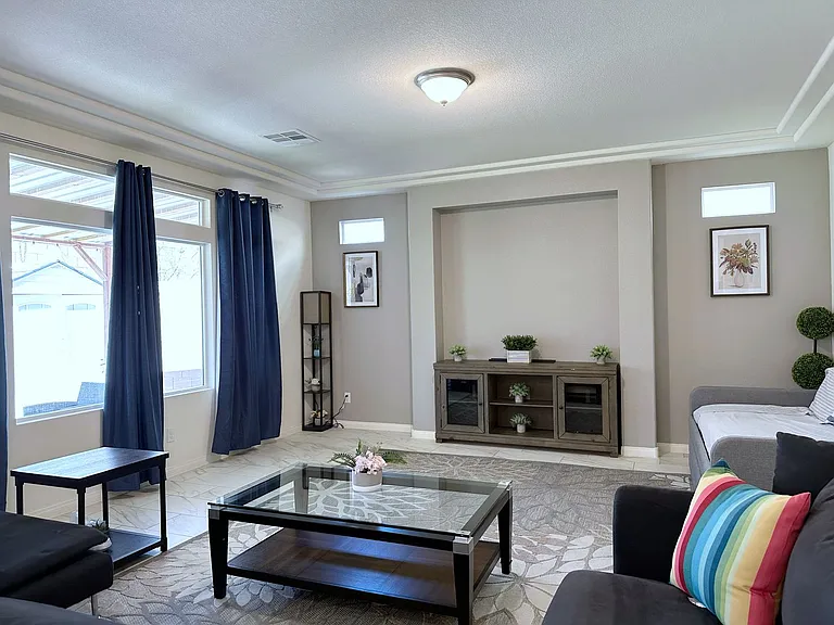 8573 Silver Coast St — Photo 6
