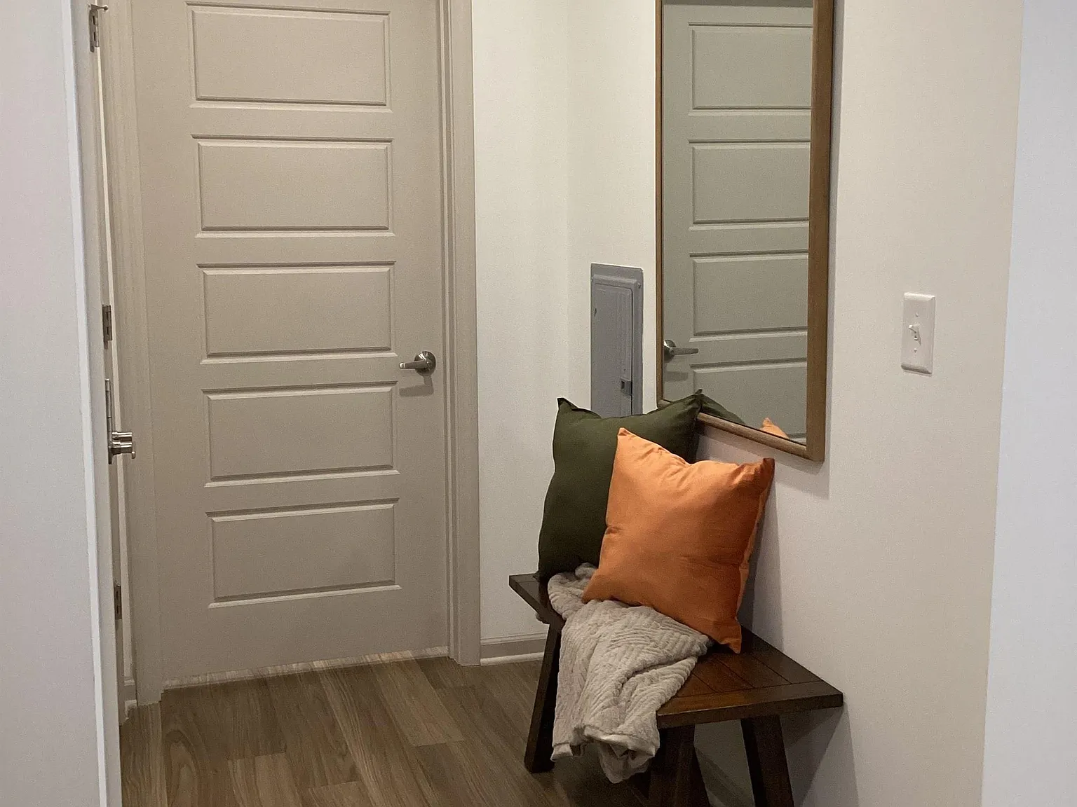 1 bed, 1.0 bath, 736 sqft, $2,995 — Photo 2