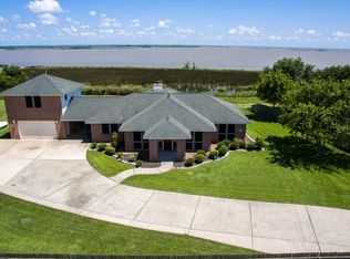 7208 Plantation Dr, Baytown, TX 77523