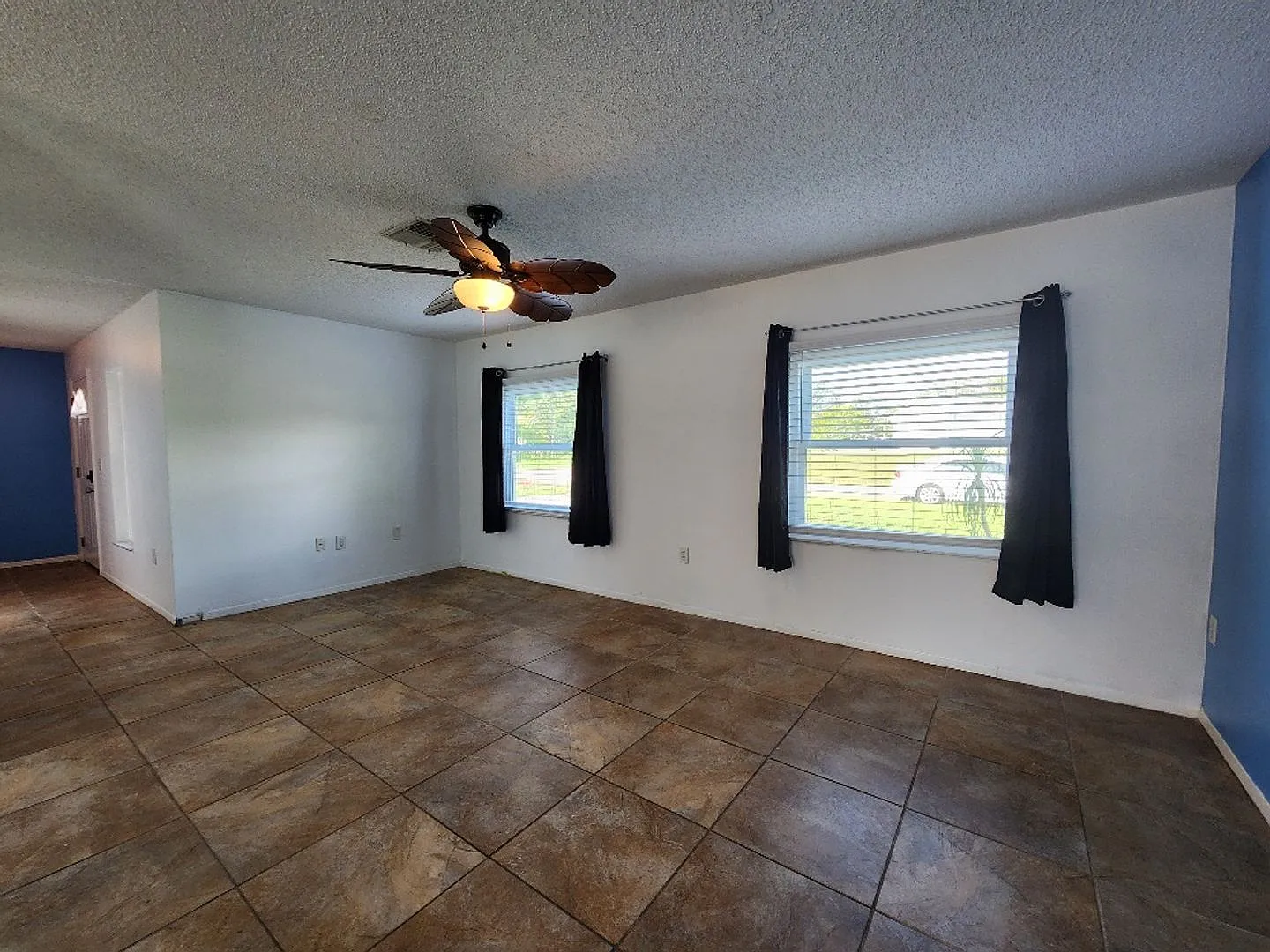 Gorgeous Pool Home in Spring Hill — Photo 4